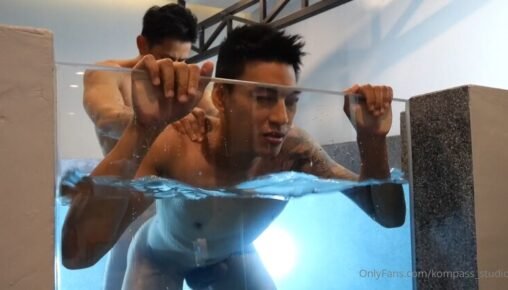 โรงแรมนายเงือก  2 หนุ่มไทย ชวนกันเย็ดในน้ำ โคตรเสียวถึงใจ