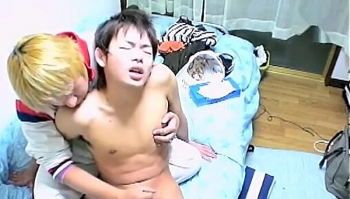 เพื่อนมีไว้ทำไม วานเพื่อนช่วยชักว่าวให้หน่อย น้ำแตกแล้วมีเขินๆ