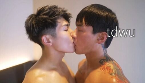 เป็นคู่หยุดโลกอีกคู่ ตัวท็อปรุ่นพี่ ชินคู เจอกับตัวท็อปรุ่นน้อง แสวง เกย์รุ่นใหม่มาแรง และใครคิดถึงชิน FCมาทางนี้เลย ว่าแต่เป็นสายรุกทั้งคู่ แล้วใครจะเย็ดใครตามไปดูเลยครับ