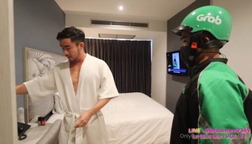 หิวก็หิว เงี่ยนก็เงี่ยน สั่งอาหารGrabหุ่นหมีมาส่ง ลูกค้าชวนเล่นเสียวให้ทิปพิเศษ งานนี้ต้องลองดูว่าจะเสียวมันส์แค่ไหน