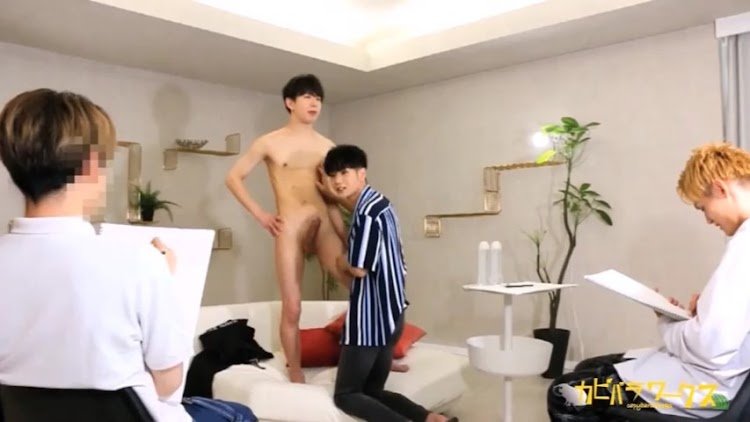 2หนุ่มวัยรุ่นมาเป็นแบบวาดรูปเปลือย แต่จิตรกรขอให้อมควยกันเย็ดโชว์ ควยใหญ่มากทั้งคู่ พวกเขาต้องเย็ดโชว์สารพัดท่าเงี่ยนกันทั้งสตูดิโอ สุดท้ายน้ำแตกใส่ปาก