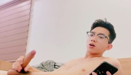 วัยรุ่นควยใหญ่ยาวเงี่ยน ดูคลิปไปชักว่าวไป เซเว่นเกย์ละอ่อนตัวตึงแห่งเวียดนาม ใช้ sex toy ช่วยชักจนน้ำแตก