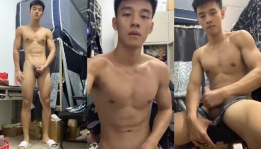 น้ำแตกใส่คอม นักกีฬาชายแท้ตี๋บ้านๆแต่หล่อมาก กล้ามเป็นมัดแน่นหุ่นแซ่บเวอร์ ตั้งกล้องถ่ายคลิปโชว์ชักว่าวในหอพักหลายมุมก่อนจะเปิดแล็ปท็อปดูคลิปโป๊จนน้ำพุ่ง