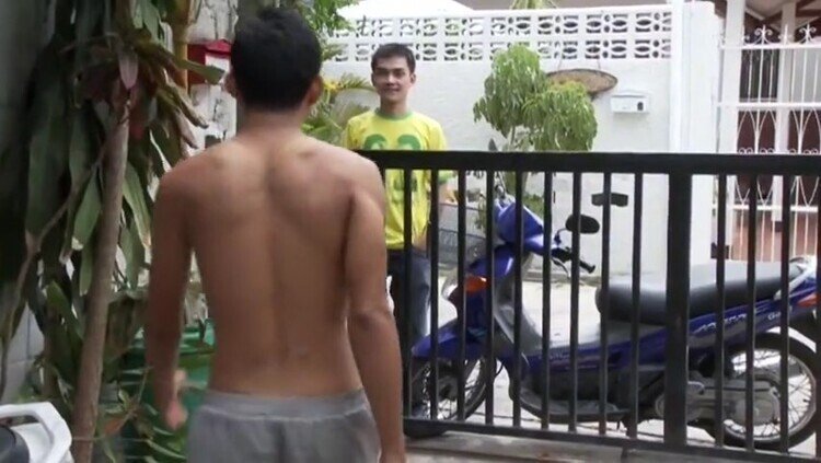 วัยรุ่นไทยหล่อน่ารักสุดๆแวะมาเยี่ยมบ้านเพื่อน เงี่ยนมากชวนเย็ดโชว์หน้าบ้าน 3หนุ่มควยใหญ่ยาวน้ำแตกใส่เพื่อน