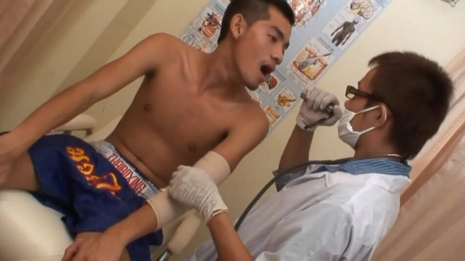 หมอกับคนไข้นักมวย ผลการตรวจสุขภาพควยแข็งแรงมากแถมแรงดีเย็ดไม่หยุด เชื่อหมอน้ำแตกในปากหมอเลย หมอนนท์กับนายดิน