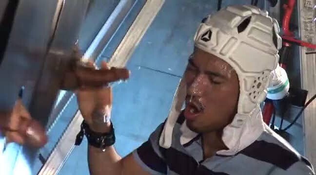 อมควยตามรูห้องน้ำทุกห้อง น้ำแตกทุกราย น้ำพุ่งเต็มหน้าเต็มปาก ทาสควย มารองรับความเงี่ยน